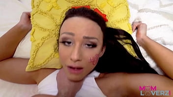 Nasty Stepmom Jennifer White Dresses up Her Old Outfit