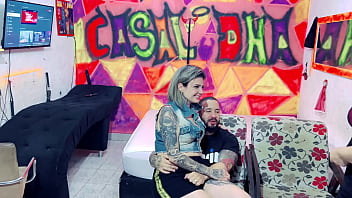 Minha melhor amiga espero eu sai para ir foder com meu marido, mais nao esperava que eu voltaria n&eacute_ safada. Agora ela vai v&ecirc_ oque &eacute_ ser fudida por mim!