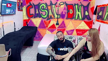 Minha melhor amiga espero eu sai para ir foder com meu marido, mais nao esperava que eu voltaria n&eacute_ safada. Agora ela vai v&ecirc_ oque &eacute_ ser fudida por mim!