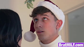 Huge tits stepmom MILF Jennifer White sucks and fucks stepson for xmas