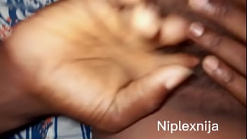 Niplexnija trying to make her feel better