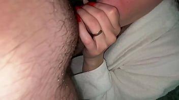 The maid sucked the client'_s big dick in the hotel