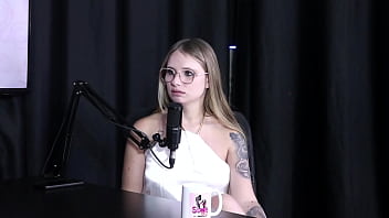 Os conte&uacute_dos verdadeiros s&atilde_o os que ela mais gostou de fazer, e tem fetiche de fazer gang bang, mas n&atilde_ se sente preparada, e a menage com dois homens... - Naty Varga (SHEER/RED)