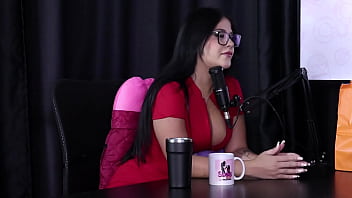 Os conte&uacute_dos verdadeiros s&atilde_o os que ela mais gostou de fazer, e tem fetiche de fazer gang bang, mas n&atilde_ se sente preparada, e a menage com dois homens... - Naty Varga (SHEER/RED)