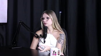 Os conte&uacute_dos verdadeiros s&atilde_o os que ela mais gostou de fazer, e tem fetiche de fazer gang bang, mas n&atilde_ se sente preparada, e a menage com dois homens... - Naty Varga (SHEER/RED)