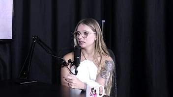 Os conte&uacute_dos verdadeiros s&atilde_o os que ela mais gostou de fazer, e tem fetiche de fazer gang bang, mas n&atilde_ se sente preparada, e a menage com dois homens... - Naty Varga (SHEER/RED)