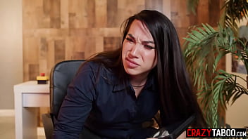 Stuck big ass MILF Summer Hart fucked in elevator by perverted shemale Kasey Kei and stud tranny Izzy Wilde