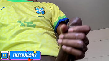 BRASILEIRO SE MASTURBANDO COM SUA PIROCA  DE 23 CM AT&Eacute_ GOZAR