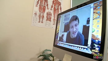 Teacher fucks with her favorite girl before giving him a higher grade