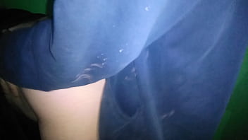 Se agarra del sillon y se la meto