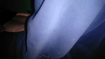 Se agarra del sillon y se la meto