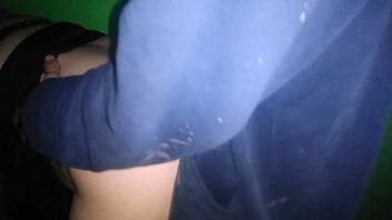 Se agarra del sillon y se la meto