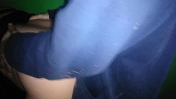 Se agarra del sillon y se la meto