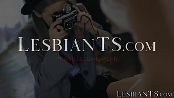 Beautiful tbabe Korra del Rio fucks petite chick Lola Fae