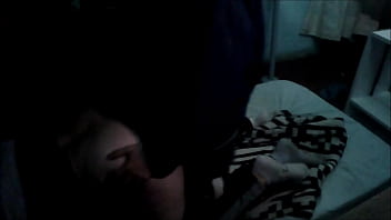 Tenemos sexo en la cama y despues en la oscuridad