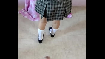 Estudiante se desnuda en el hotel frente a familiar  &iexcl_virgen en sexo real casero amateur