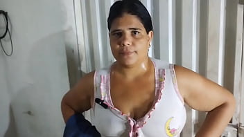 Mi hermanastra se ba&ntilde_a en mi casa y me pide ayuda y termino cogiendo su gran culo y dej&aacute_ndola toda llena de leche.