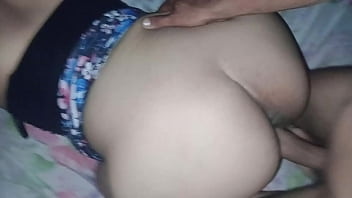 NOVINHA SAFADA ME DANDO A BUCETINHA DE 4 DIZ ELA QUE &Eacute_ MAIS GOSTOSO E DEIXOU GOZAR DENTRO A PUTINHA