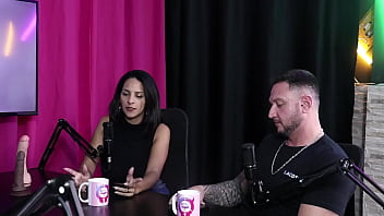 Assim que ele se apaixonou pela loira gostosa, e contou para sua esposa, e ficaram todo dia esperando na praia - Kel Abate, Bruno Abate &amp_ Mathheus Caetano (SHEER/RED)