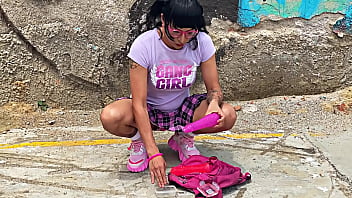 Me encontraba grabando videos para mis plataformas y de pronto llega la POLICIA, literal me detuvieron CON LOS CALZON&Eacute_S ABAJO! Muestra los v&iacute_deos!