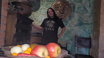 Fui expulsa do castelo por usar quarto da rainha para