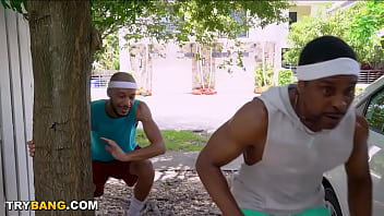 BANGBROS - Jogging MILF Stephanie Love Catches The Attention Of Brickzilla &amp_ Dwayne Foxxx