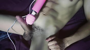 тест большого очень мощного вибратора для большого члена