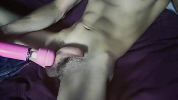 тест большого очень мощного вибратора для большого члена