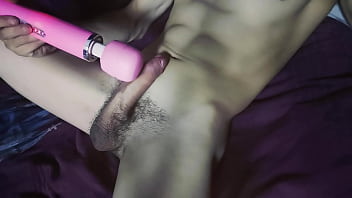 тест большого очень мощного вибратора для большого члена