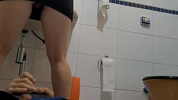 atendi o encanador de vestido s&oacute_ para ver se teria o pau dele!