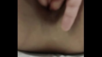 o f&atilde_ do xvideos pediu pra fuder minha cucetinha. Ele deixou minha cuectinha arromabadinha e assada com essa pika perfeita cheia de leite