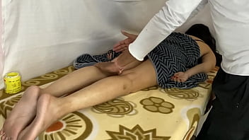 Rich Bhabhi Ne Massage Krvane Ke Bahane Marvayi Full HD Desi chudai