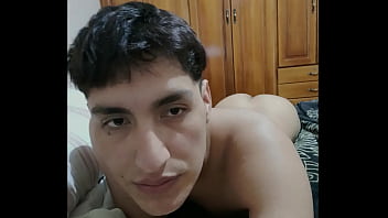 GORDO MODELANDO SiN ROPA AL DESNUDO