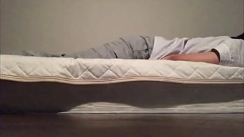 【ぱじゃまでオナニー】いつも電気消して1人の時間になったらおもちゃ取りだしてクリトリスに電マあてて、、