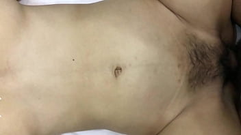 မြန်မာကျောင်းသူလေး ဖင်ကြီးကြီး လိင်ဆက်ဆံဖို့ ကောင်လေးကို မုန့်ဖိုးပေးလိုက်တယ်။