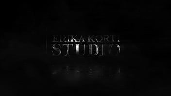 FIRST GANGBANG DPP! Magnificent Lynx gets crazy fuck with Manhandle from 5 big cocks EKS190