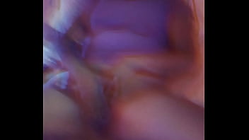 Solitaria y caliente me cogi a&uacute_n consolador