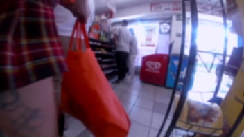 Monstrando las braguitas en publico, causando muchas erecciones, MINISKIRT SLUT