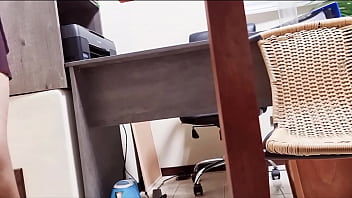 Espiando bajo faldas secretaria de Instituto Monterrey