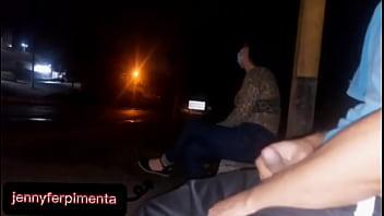 s&eacute_rio!! eu corro o risco de colocar meu pau na frente dessa jovem esperando o &ocirc_nibus... como ela vai reagir?