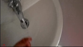 Le ense&ntilde_o al tonto de mi hermanastro a follar con mi jugoso y apretado co&ntilde_o rosadito.