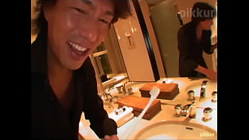 Stimulate her pussy with a rotor(01671)