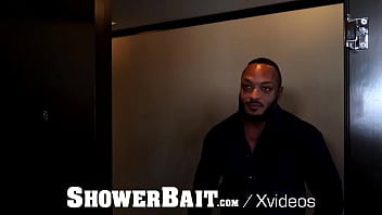 ShowerBait Hung Hunks Fuck In The Shower