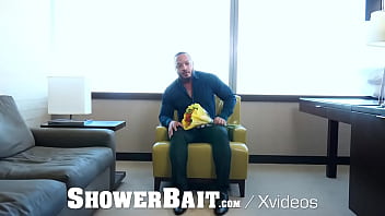 ShowerBait Hung Hunks Fuck In The Shower