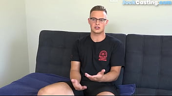 Unshaven glasses stud jerks dick at amateur audition