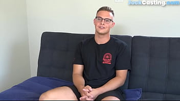 Unshaven glasses stud jerks dick at amateur audition