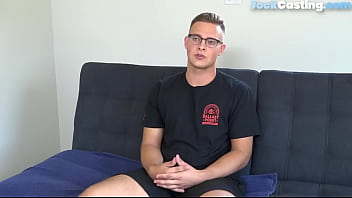 Unshaven glasses stud jerks dick at amateur audition