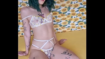 The best way to relax is cumming for a cute girl