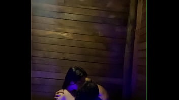 Besos y sexo en el agua latina chilena