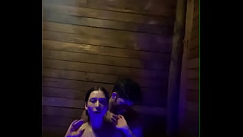 Besos y sexo en el agua latina chilena